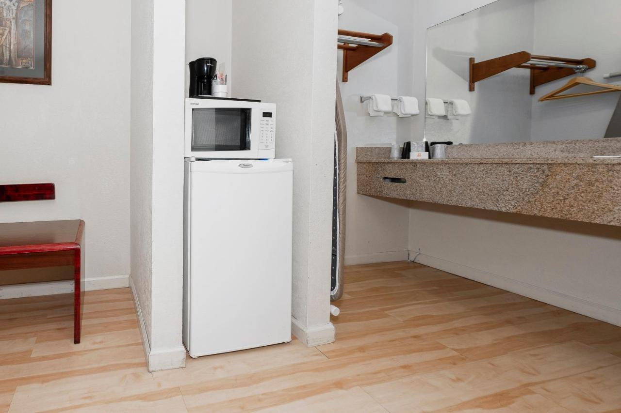 Red Roof Inn & Suites Rome Bagian luar foto