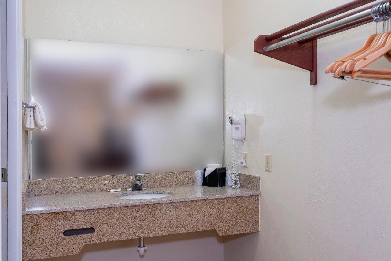 Red Roof Inn & Suites Rome Bagian luar foto