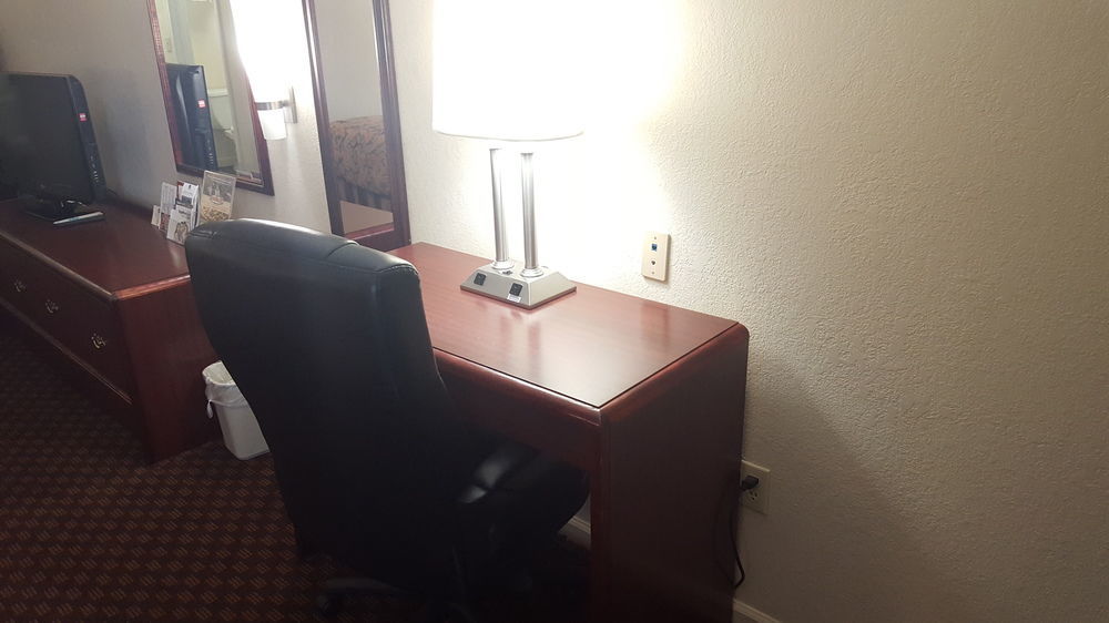 Red Roof Inn & Suites Rome Bagian luar foto