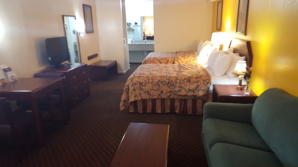 Red Roof Inn & Suites Rome Bagian luar foto