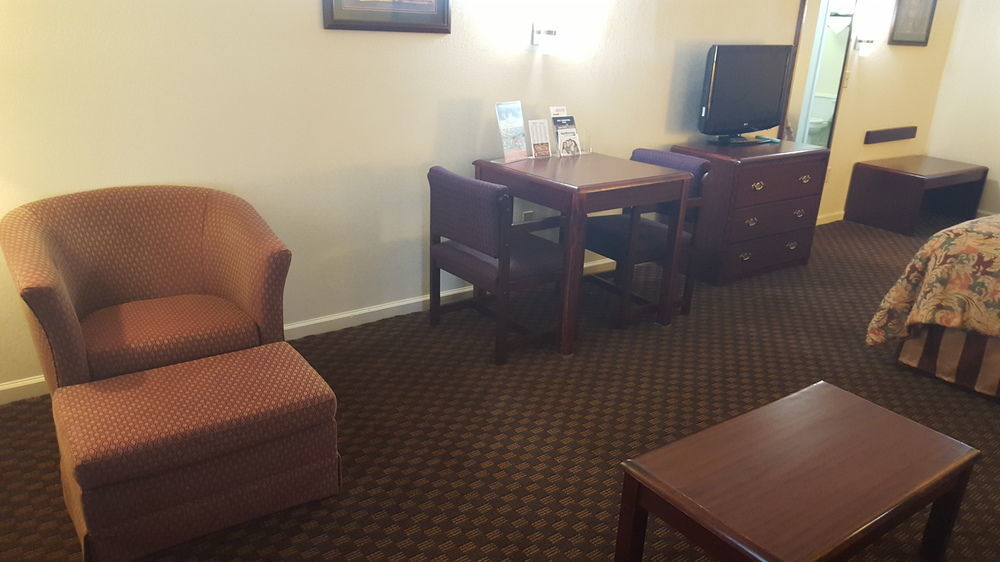 Red Roof Inn & Suites Rome Bagian luar foto