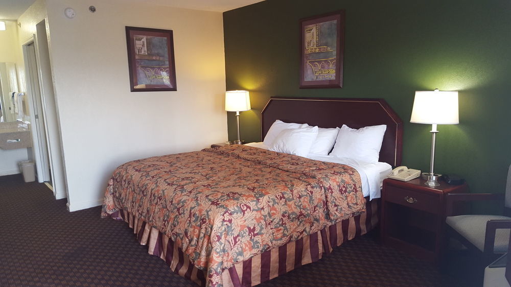 Red Roof Inn & Suites Rome Bagian luar foto